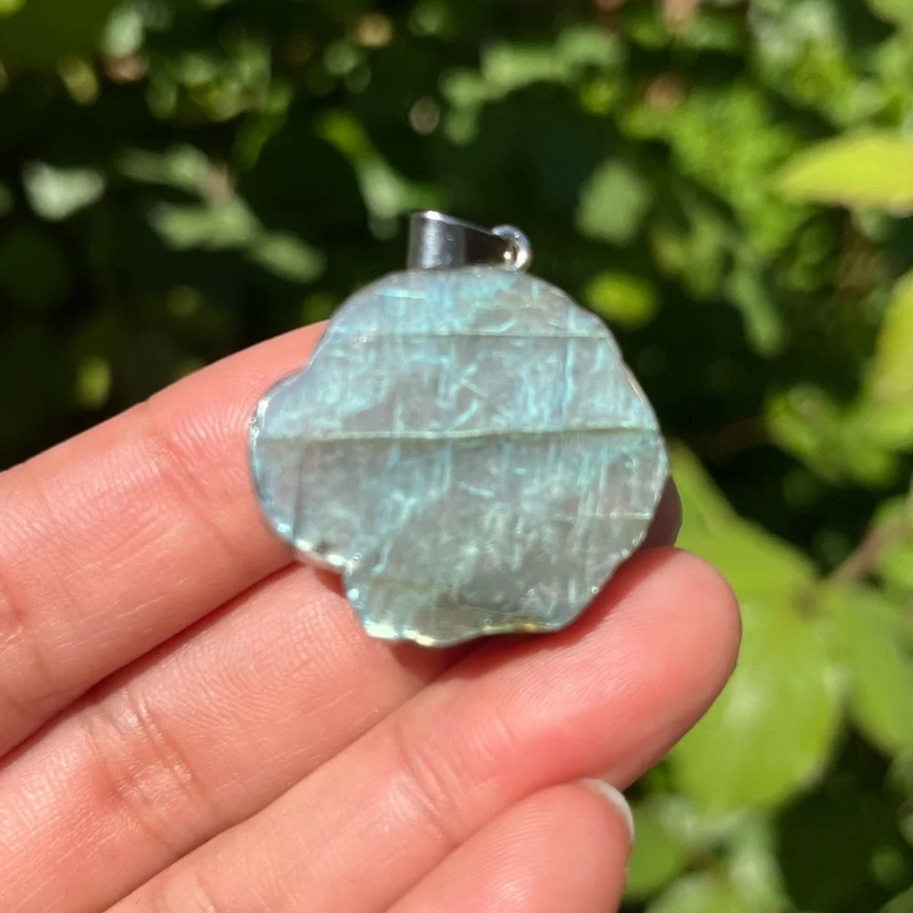 Stainless steel flashy rose‎ carving labradorite pendant